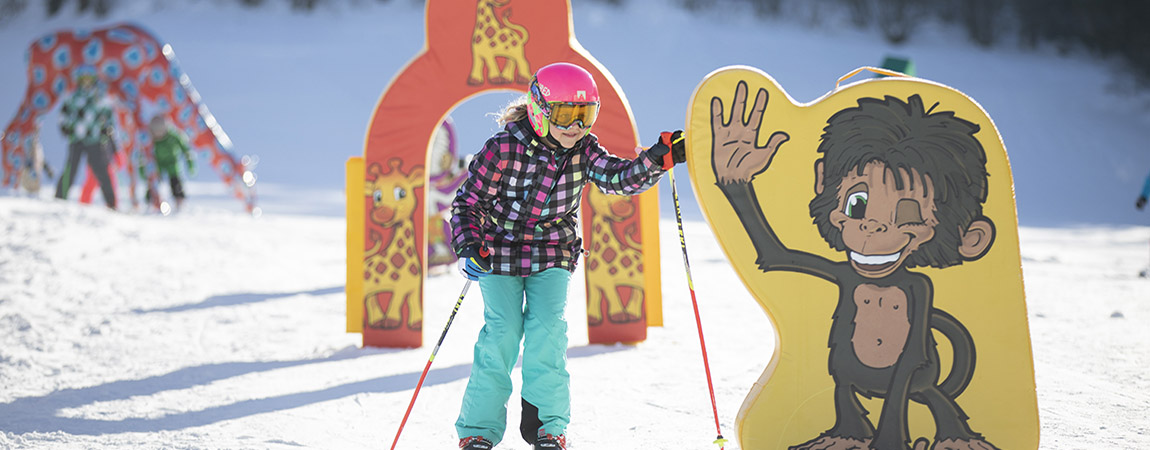 4_kind_skifahren_alpbach_tourismus_haus_konrad